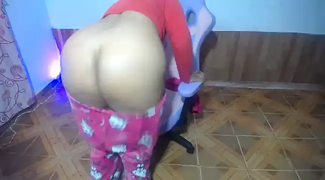 Snapshot of daleska_ayala_1 chatting on March 1, 11:26 pm daleska ayala 1 online show from March 1, 11:26 pm