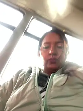 Snapshot of daleska_ayala_1 chatting on March 22, 11:53 am daleska ayala 1 online show from March 22, 11:53 am