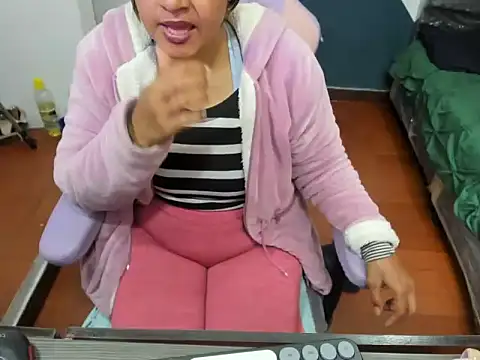 Snapshot of daleska_ayala_1 chatting on September 24, 8:45 pm daleska ayala 1 online show from September 24, 8:45 pm