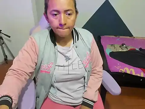 Snapshot of daleska_ayala_1 chatting on October 28, 11:18 pm daleska ayala 1 online show from October 28, 11:18 pm