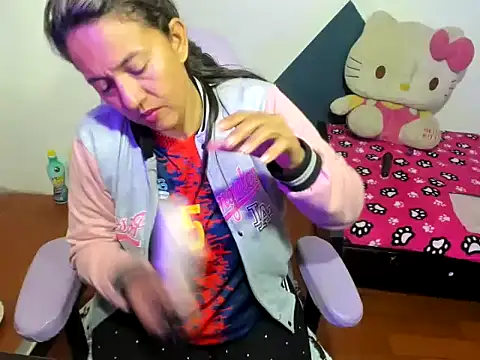 Snapshot of daleska_ayala_1 chatting on November 6, 10:32 pm daleska ayala 1 online show from November 6, 10:32 pm