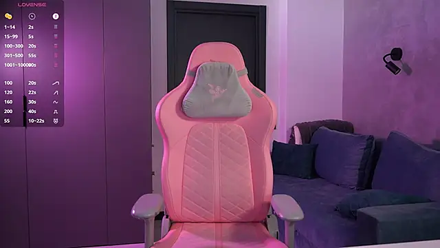 Snapshot of Mon_amiii chatting on March 9, 2:43 pm Mon amiii online show from March 9, 2:43 pm