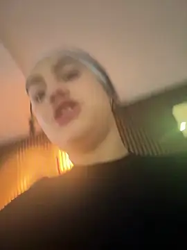 emily roberts1 online show from December 28, 12:35 pm