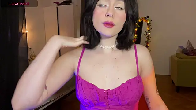 Snapshot of sunshine_lina chatting on December 14, 10:02 am sunshine lina online show from December 14, 10:02 am