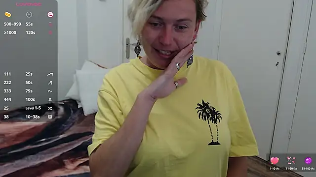 Snapshot of cumfun chatting on October 1, 7:14 am cumfun online show from October 1, 7:14 am