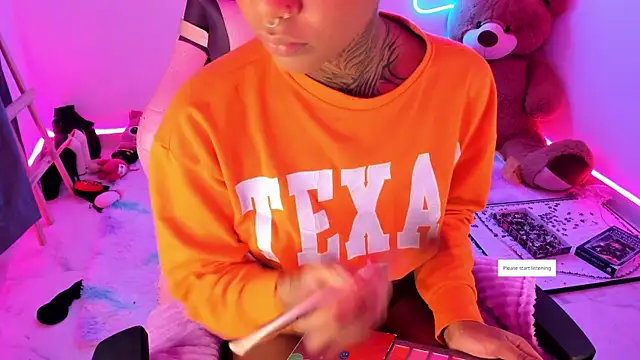 Snapshot of AshantiiSweet chatting on March 21, 11:34 pm AshantiiSweet online show from March 21, 11:34 pm