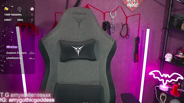 amywhitenessxx online show from April 12, 3:06 pm