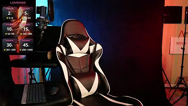 Snapshot of FiftyShadez chatting on February 18, 6:26 am FiftyShadez online show from February 18, 6:26 am