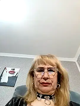 Snapshot of koroleva70 chatting on April 25, 10:18 am koroleva70 online show from April 25, 10:18 am