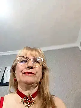 Snapshot of koroleva70 chatting on April 28, 8:19 am koroleva70 online show from April 28, 8:19 am