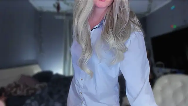 Snapshot of KlementinaBbG chatting on February 8, 8:56 pm KlementinaBbG online show from February 8, 8:56 pm