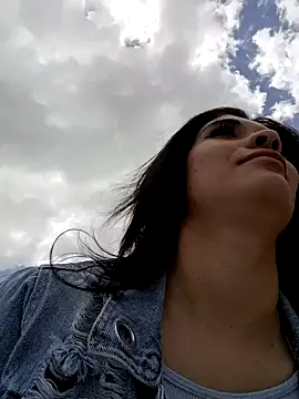 ambar-adaams online show from December 19, 6:01 pm