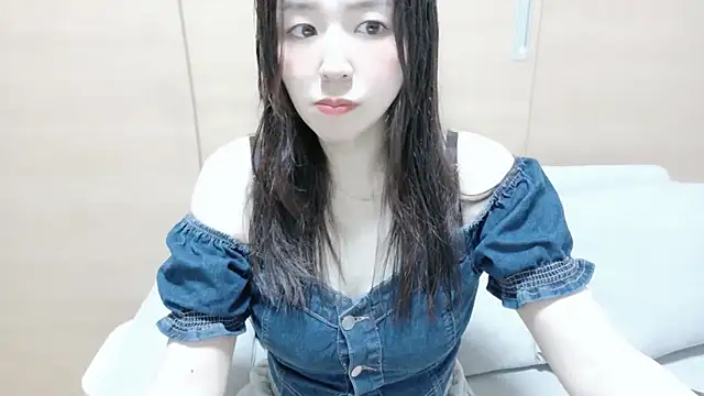 Snapshot of Arisa__ chatting on June 2, 11:23 am Arisa online show from June 2, 11:23 am
