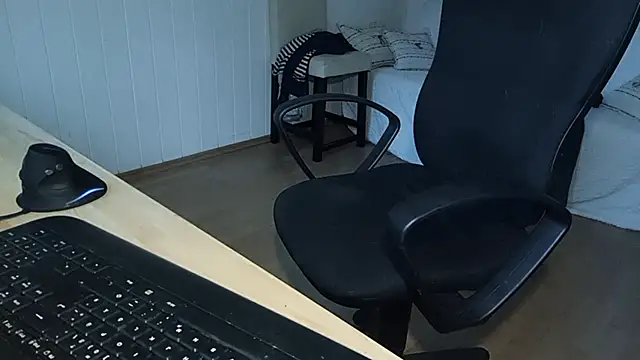 Snapshot of Rainfish chatting on October 17, 6:05 am Rainfish online show from October 17, 6:05 am