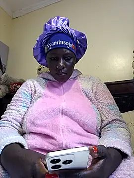 Poisonous Ivy online show from April 4, 7:00 pm