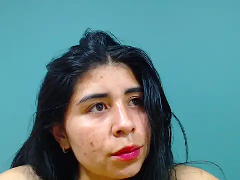 Snapshot of danna-_roouss chatting on December 31, 12:00 am danna- roouss online show from December 31, 12:00 am