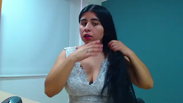 Snapshot of danna-_roouss chatting on September 25, 4:32 pm danna- roouss online show from September 25, 4:32 pm