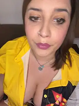 Snapshot of Novababy18 chatting on May 22, 9:31 pm Novababy18 online show from May 22, 9:31 pm