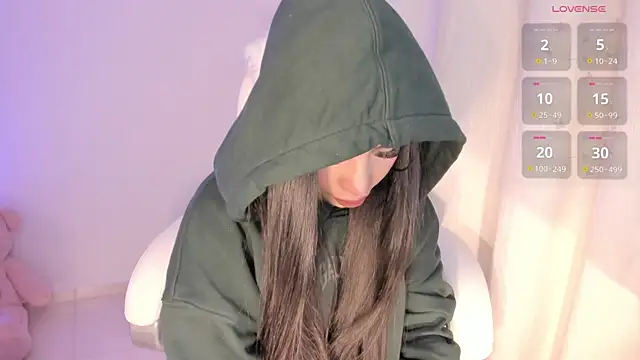 LauraSweett online show from November 4, 8:30 pm