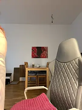 Snapshot of Mona-Peaches chatting on December 19, 12:23 pm Mona-Peaches online show from December 19, 12:23 pm