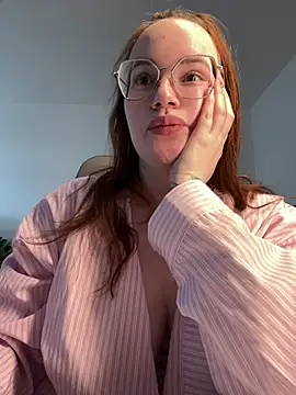 Snapshot of Mona-Peaches chatting on February 1, 11:10 am Mona-Peaches online show from February 1, 11:10 am