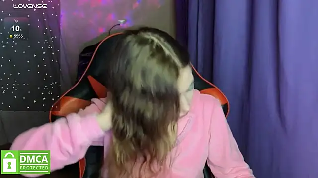 Snapshot of Natural_babe666 chatting on September 21, 7:48 pm Natural babe666 online show from September 21, 7:48 pm