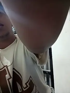 Snapshot of Peterking11 chatting on November 13, 6:01 am Peterking11 online show from November 13, 6:01 am