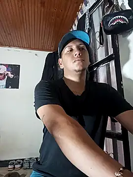 Snapshot of Peterking11 chatting on January 19, 11:36 am Peterking11 online show from January 19, 11:36 am