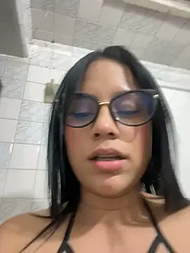 pamela anderson  online show from February 5, 10:08 am