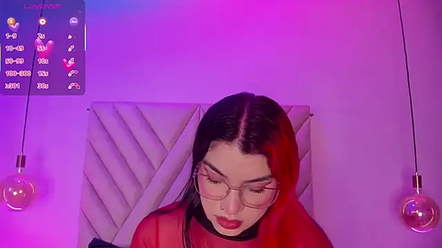 EmmaSwift  online show from December 2, 2:50 am