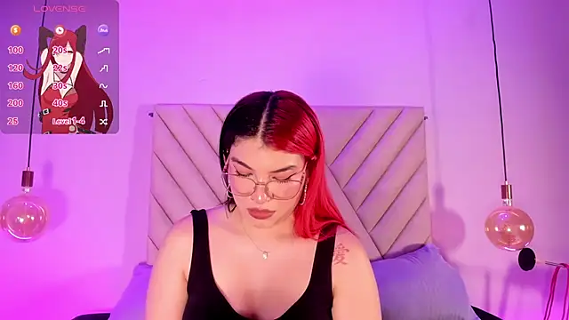 EmmaSwift  online show from April 13, 1:22 am