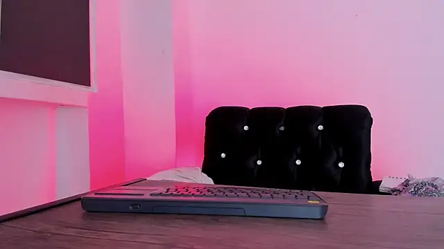 Mialenox online show from March 8, 1:39 am