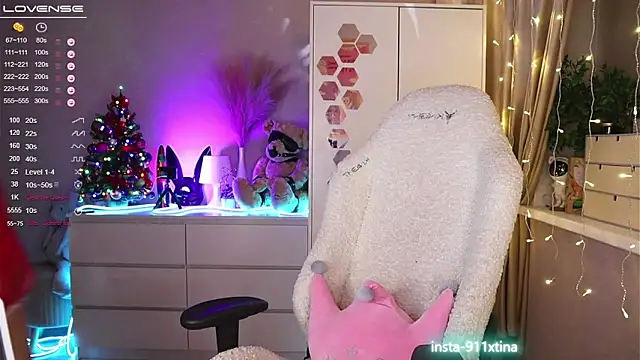 Break-me-Shake-me online show from December 28, 10:13 pm