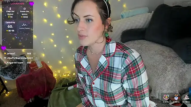 lovejulietxo online show from December 15, 5:42 pm