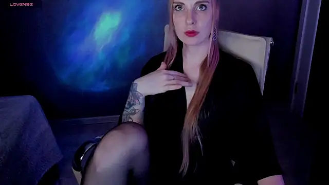 Snapshot of Aqualen chatting on November 10, 7:13 pm Aqualen online show from November 10, 7:13 pm