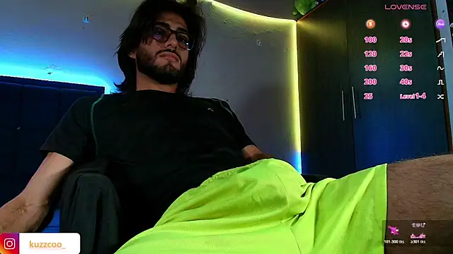 kuzzcoo online show from February 26, 12:04 pm