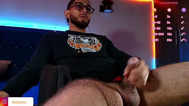 kuzzcoo online show from April 5, 8:39 pm