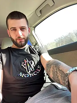 ElChapoGuzman95 online show from February 22, 10:40 am