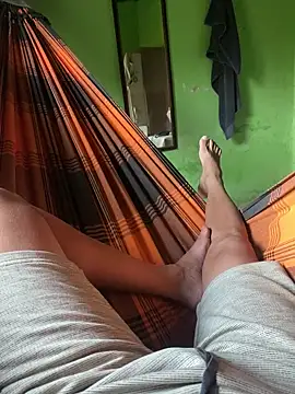 Snapshot of Duduhott chatting on December 22, 8:25 pm Duduhott online show from December 22, 8:25 pm