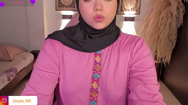 shayla 18 online show from April 10, 9:41 pm