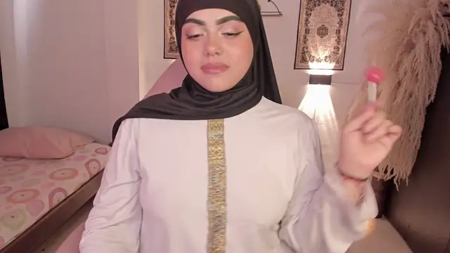 shayla 18 online show from April 20, 7:59 pm