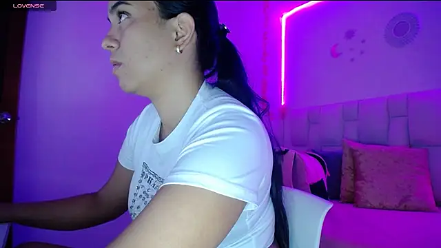 Snapshot of tiffany__pink chatting on January 31, 7:40 pm tiffany pink online show from January 31, 7:40 pm