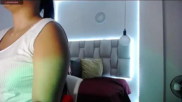 Snapshot of tiffany__pink chatting on February 11, 7:16 pm tiffany pink online show from February 11, 7:16 pm