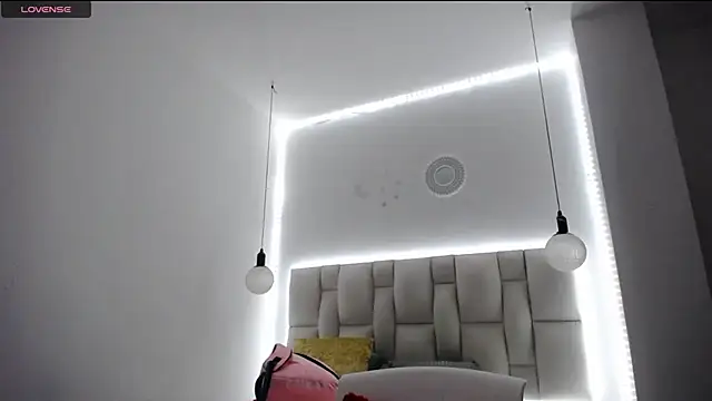 Snapshot of tiffany__pink chatting on February 15, 8:11 pm tiffany pink online show from February 15, 8:11 pm