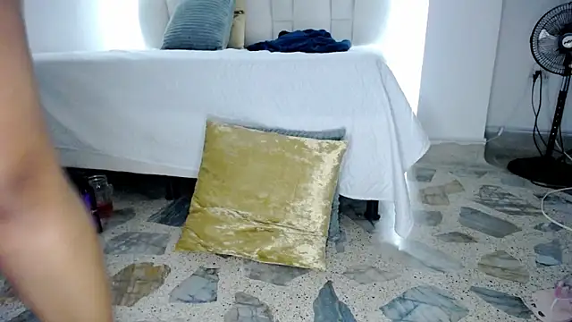 Snapshot of tiffany__pink chatting on February 26, 10:53 pm tiffany pink online show from February 26, 10:53 pm