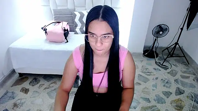 Snapshot of tiffany__pink chatting on March 19, 7:17 pm tiffany pink online show from March 19, 7:17 pm