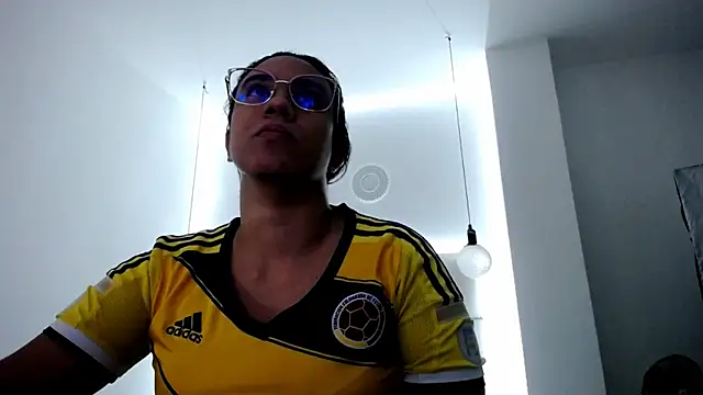 Snapshot of tiffany__pink chatting on March 20, 7:57 pm tiffany pink online show from March 20, 7:57 pm