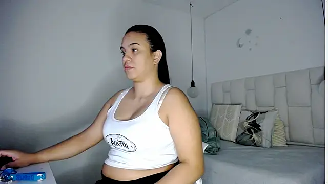 Snapshot of tiffany__pink chatting on October 9, 8:07 pm tiffany pink online show from October 9, 8:07 pm