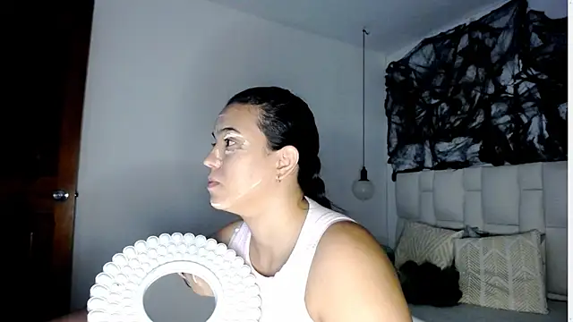 Snapshot of tiffany__pink chatting on October 13, 8:31 pm tiffany pink online show from October 13, 8:31 pm