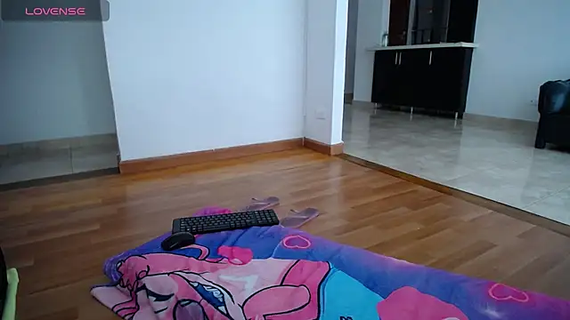 Snapshot of tiffany__pink chatting on November 9, 4:05 pm tiffany pink online show from November 9, 4:05 pm